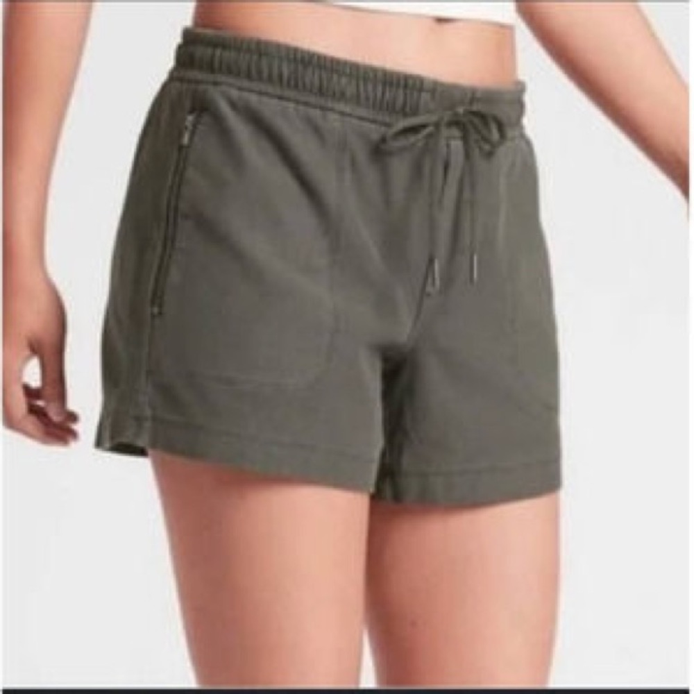 Athleta Women’s Cyprus Green Athletic Shorts with Elastic Waistband Zipper 12T